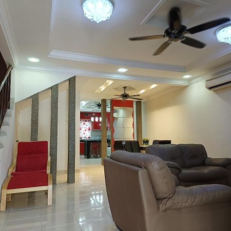 Elvy Homestay Saujana Rawang Batu Arang Екстериор снимка