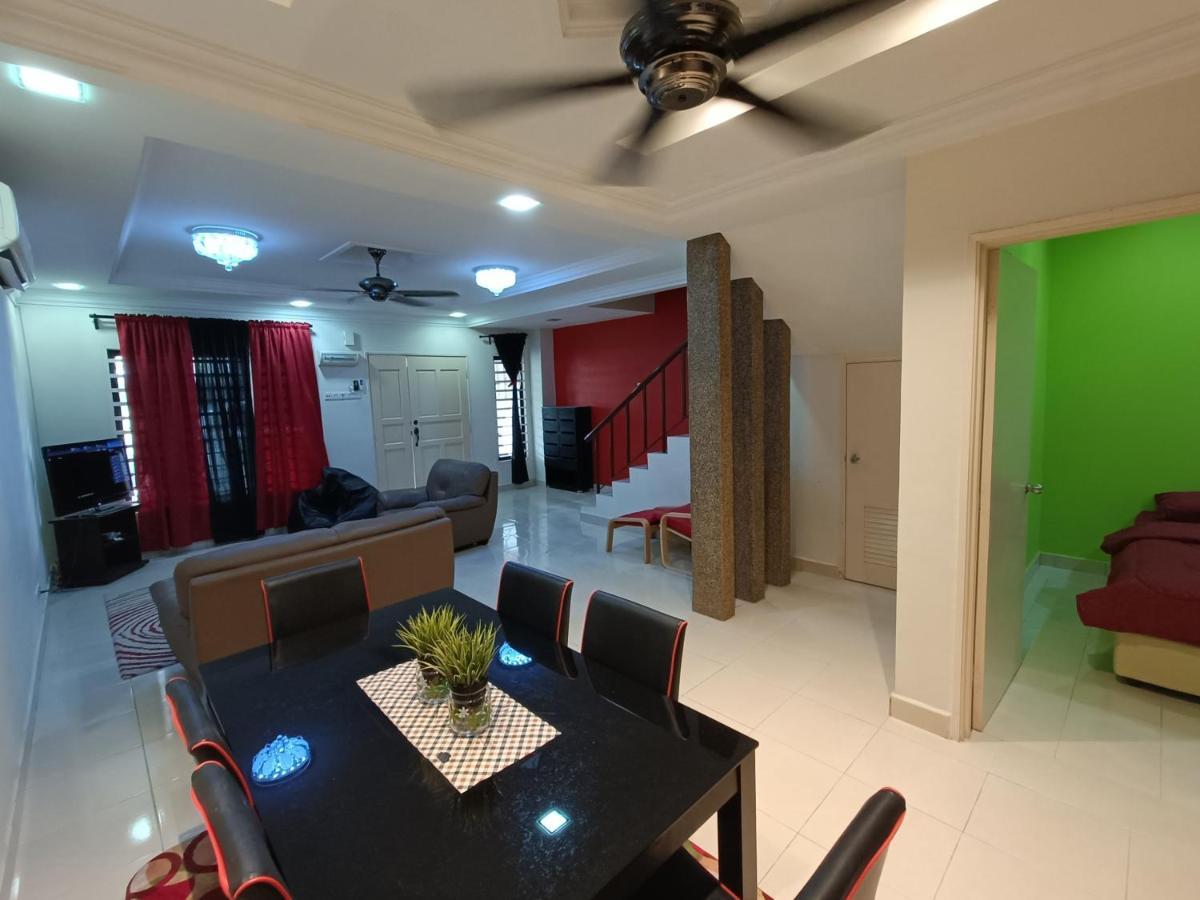 Elvy Homestay Saujana Rawang Batu Arang Екстериор снимка